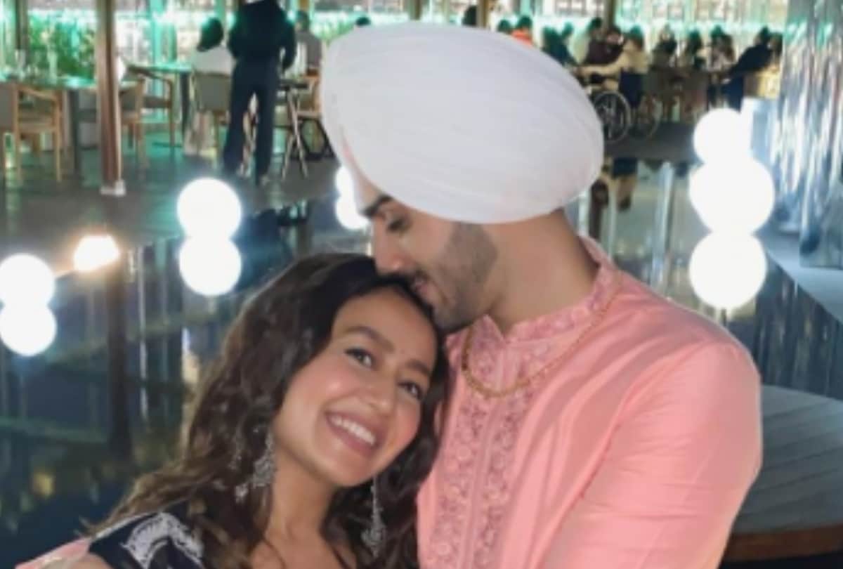 Neha kakkar and rohanpreet singh celebrates first month wedding anniversary