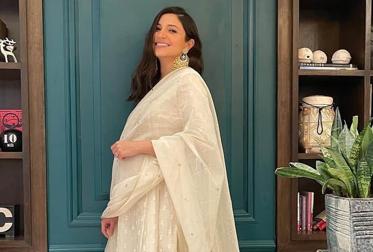 anushka sharma spotted in work mode during pregnancy wearing green off shoulder dress