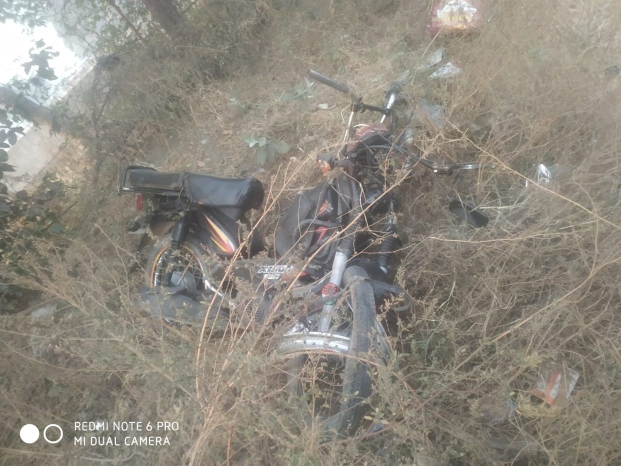 Hathras: Uncontrolled car hit father and son in moped, father dies