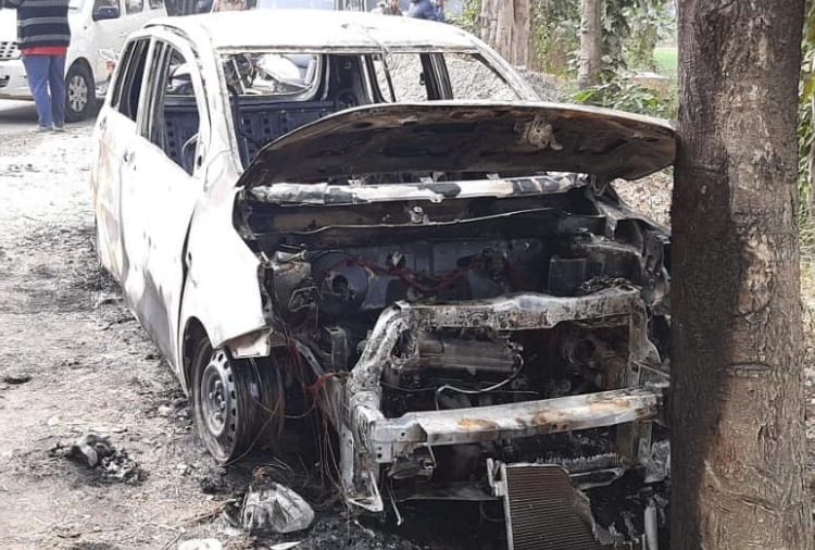 Fire breaks out in car after collided with tree, Two burnt alive in Hoshiarpur of Punjab