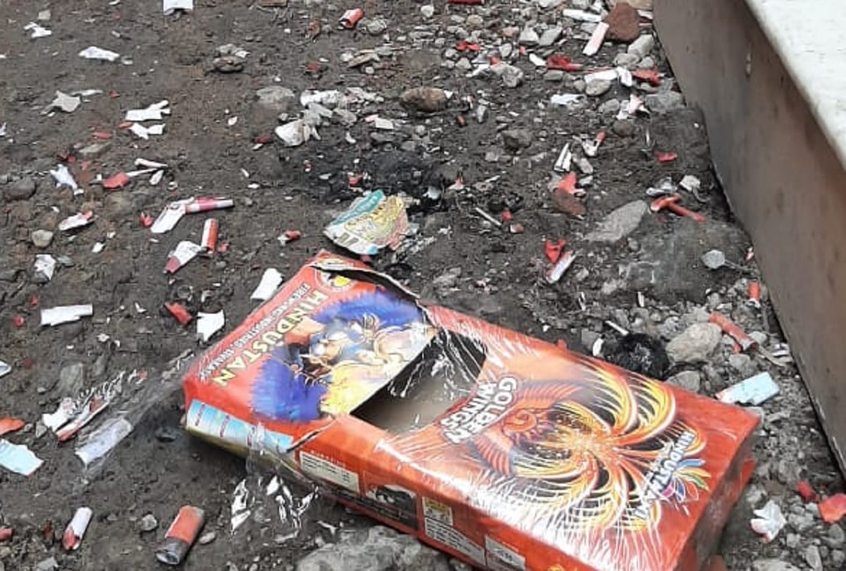 Diwali 2020 Delhi people burn crackers though being banned waste materials spreads out on roads