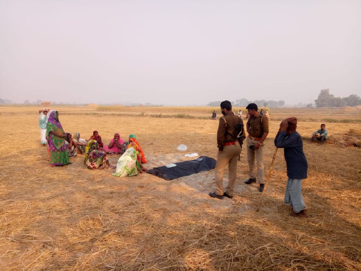 dead body found of man hanging from tree in jaunpur up