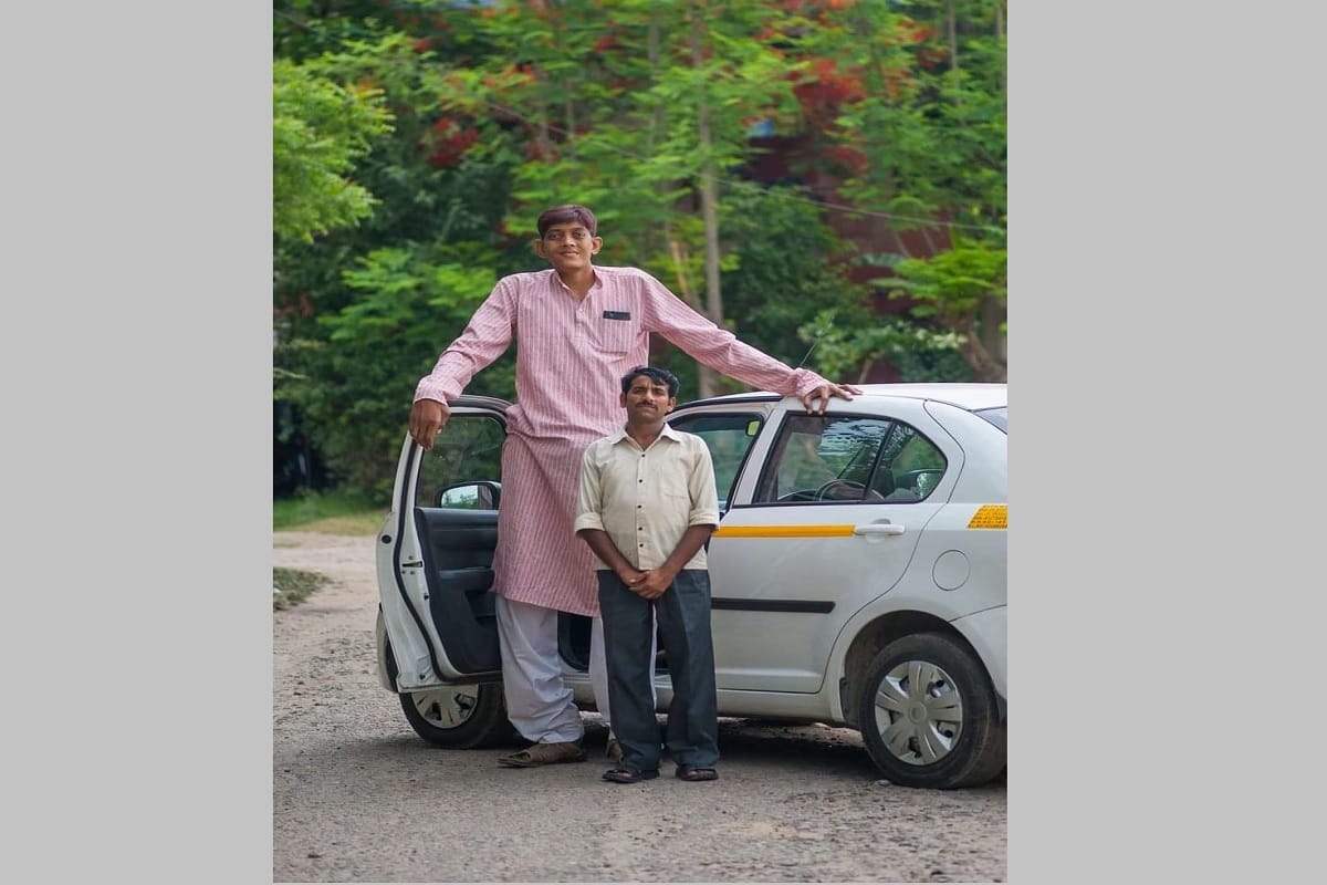 India tallest man dharmendra pratap singh yet to find a bride, prodded by other woes of his height