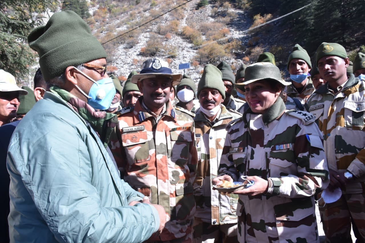 Diwali 2020 : CM Trivendra Singh Rawat celebrated Diwali with Army and ITBP soldiers