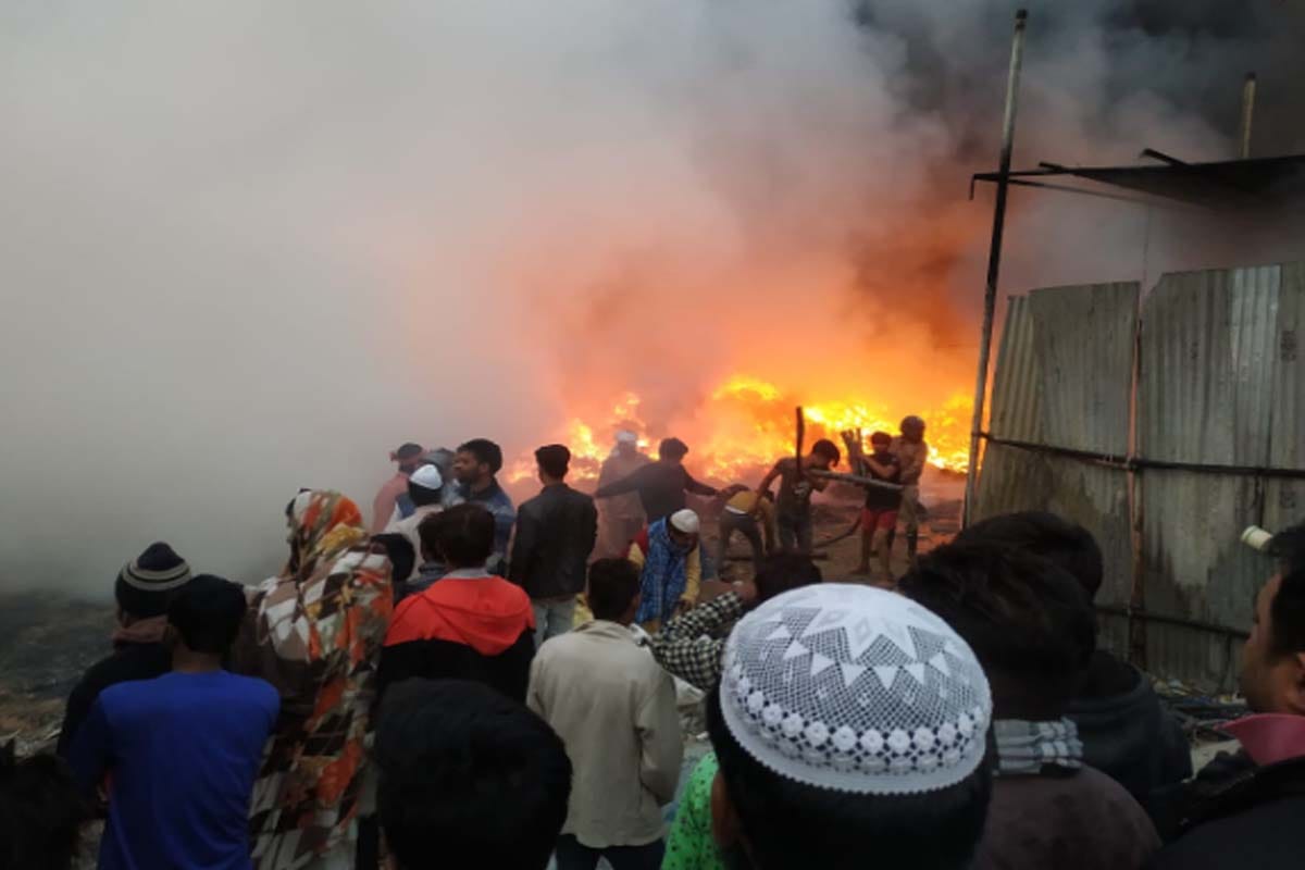 fire broke out in plastic scrap in kharkhauda meerut, fire brigade control after an hour