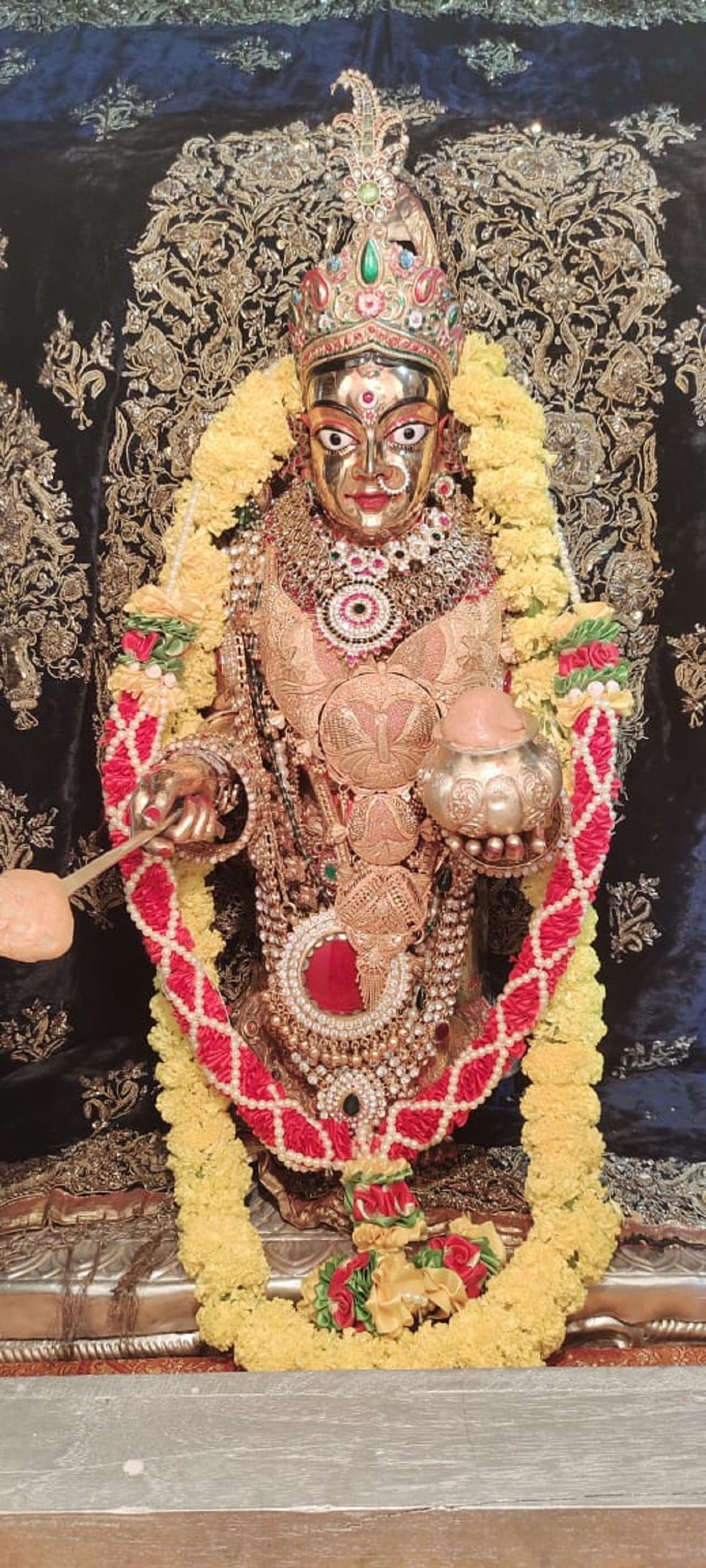 grand decoration of silver Panchabadan statue in Kashi Vishwanath temple 56 types of dishes were offered