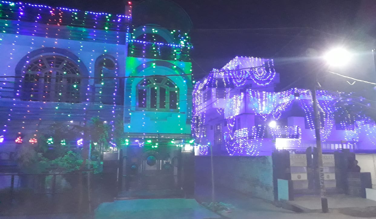Hathraras: City lit up on Diwali, fireworks set in high