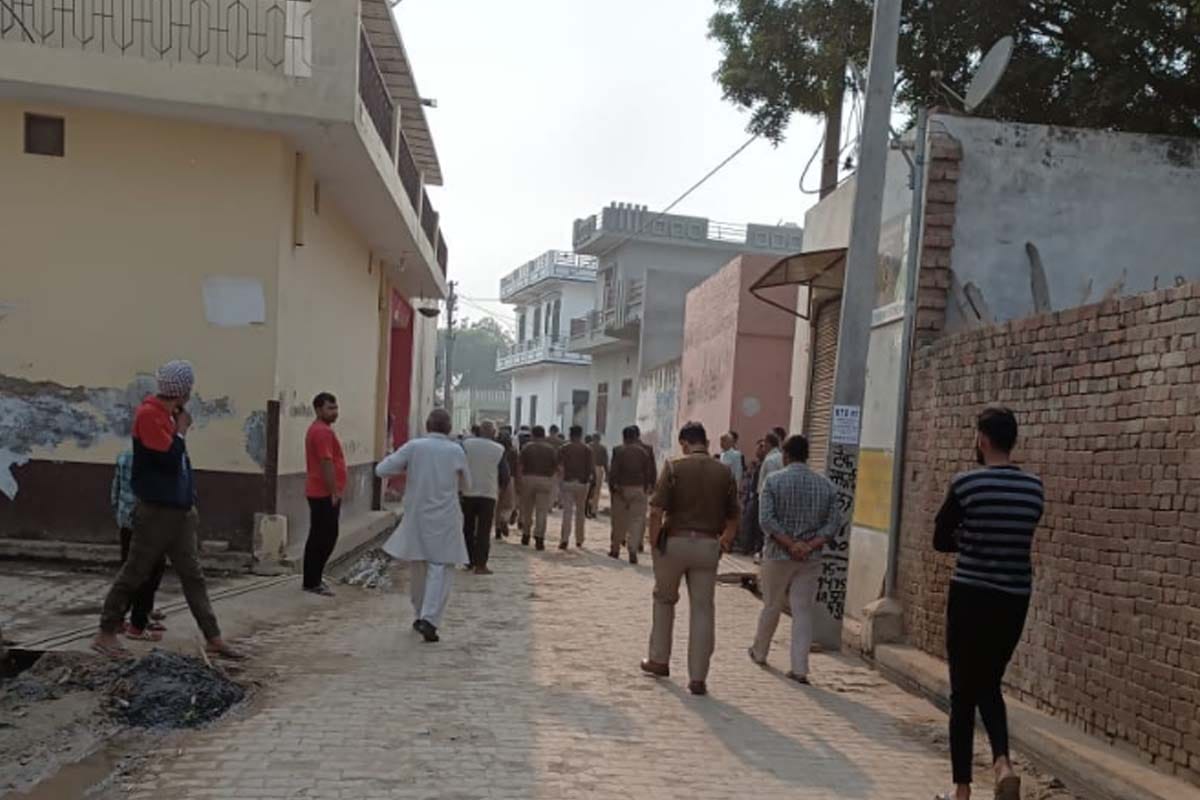 accused rescued by his parents while SOG team went to arrest in a murder case in meerut