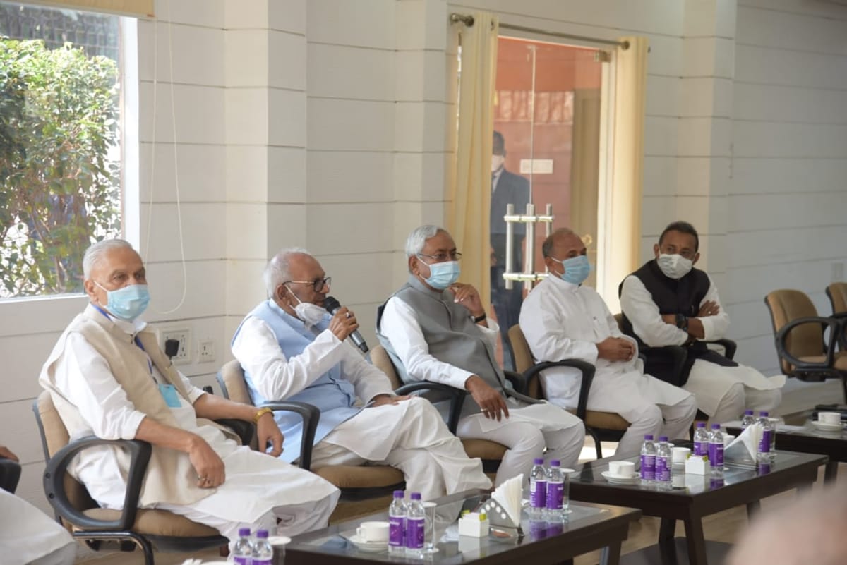 Nitish Kumar oath as CM, Eight MLA may take oath as a minister, JDU get 2 ministerial berths and BJP 18 berths