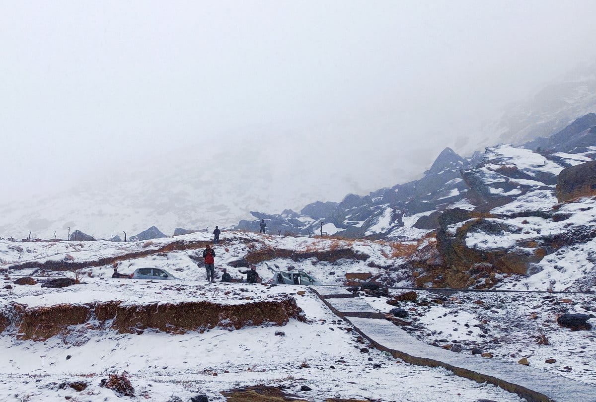 Himachal News: Fresh snowfall in Lahaul Manali Leh road closed