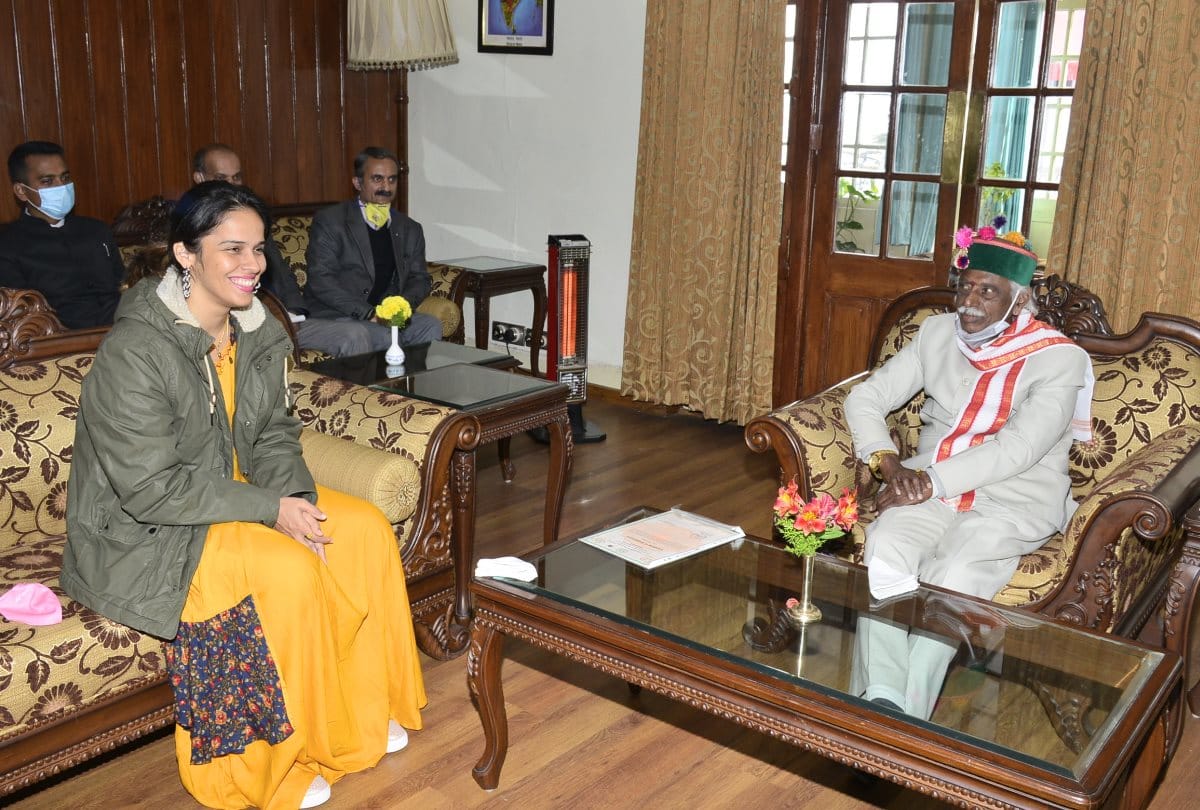 badminton player saina nehwal meets governor bandaru dattatreya and cm jairam thakur, want to open badminton academy in himachal pradesh