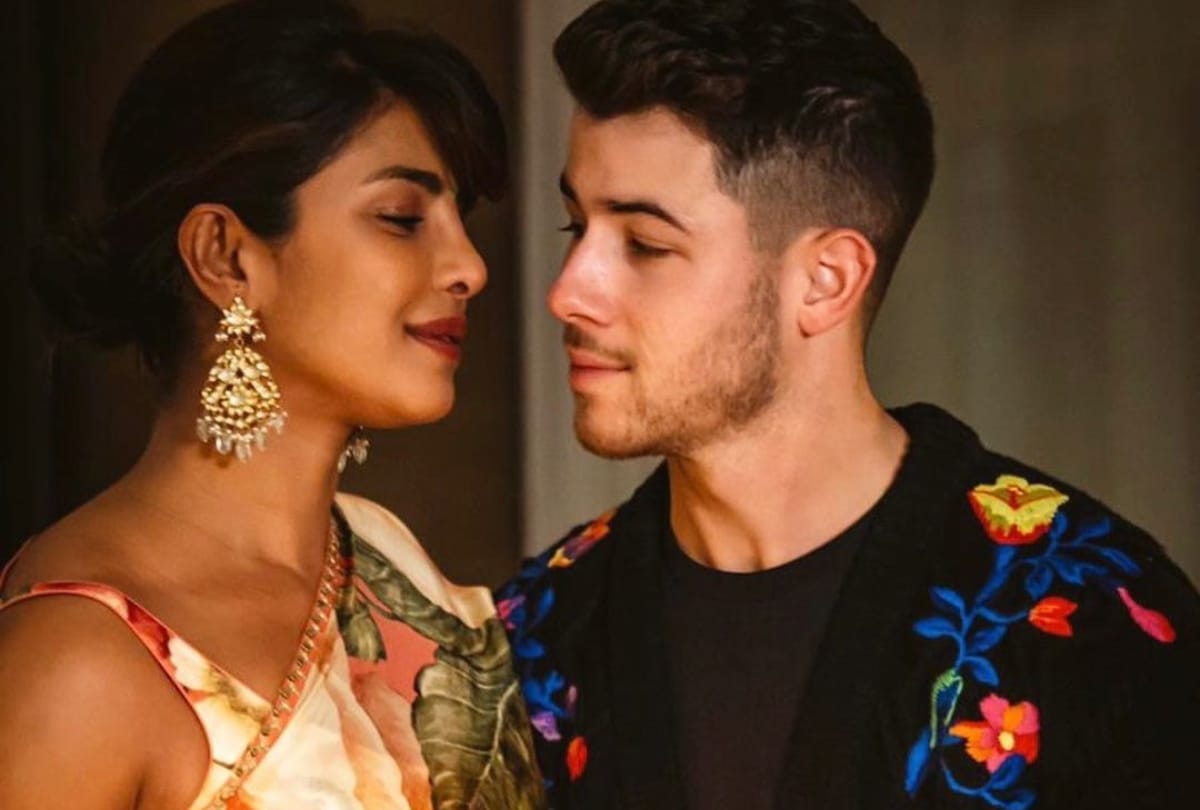 priyanka chopra celebrates diwali 2020 with hubby nick jonas in sabyasachi saree