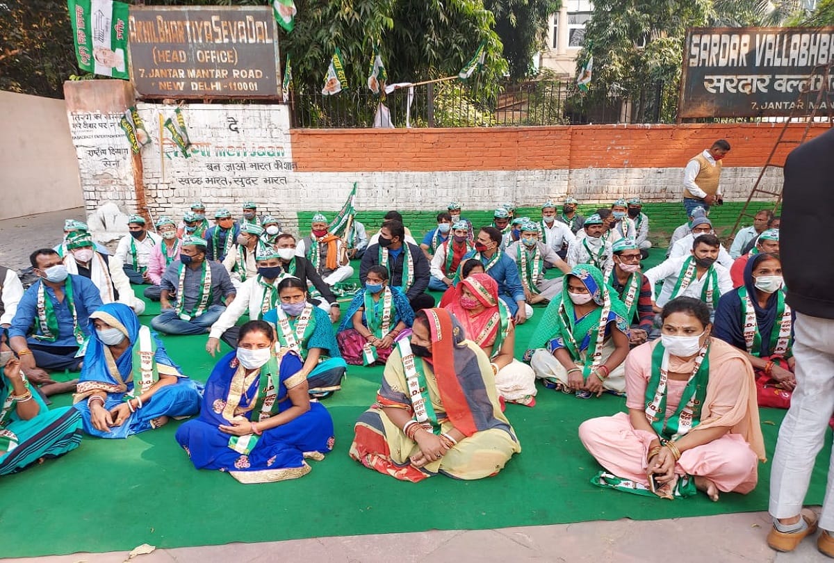 Purvanchal people protested in jantar mantar for granting permission of chhath puja
