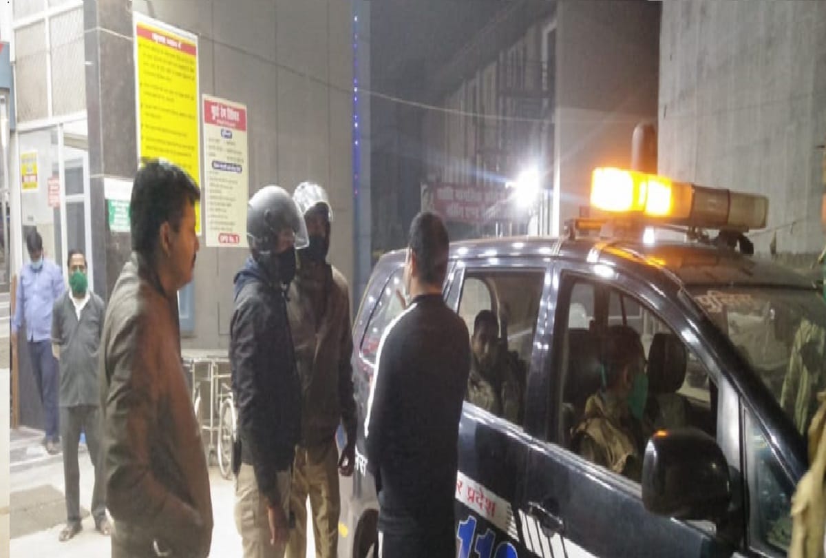 Up Prv Bike Accident With Yamaha Bike Two Injured At Tajganj Police Station