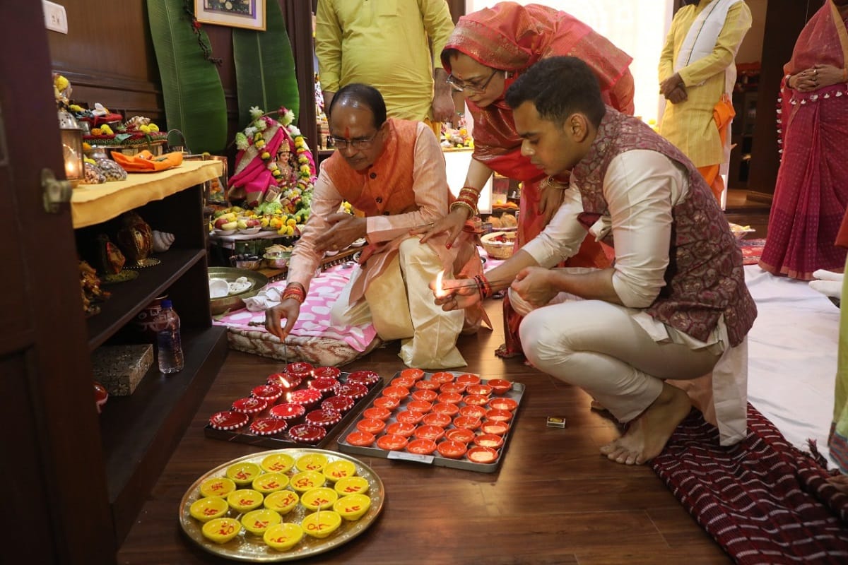 Madhya Pradesh: Chief Minister Shivraj singh chouhan did Diwali Pujan at his residence