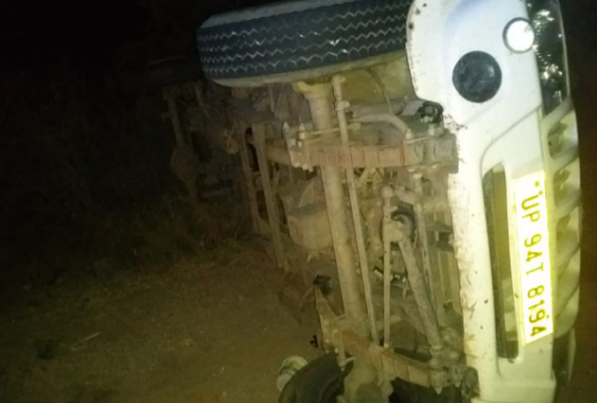 Pickup vehicle overturned while going Mathura, three women killed, 12 injured