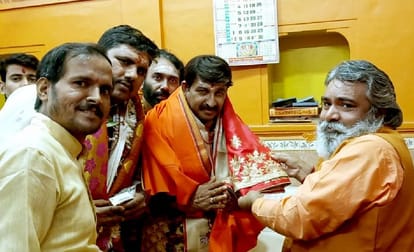मां अन्नपूर्णा जी का दर्शन करने पहुंचे सांसद मनोज तिवारी ।