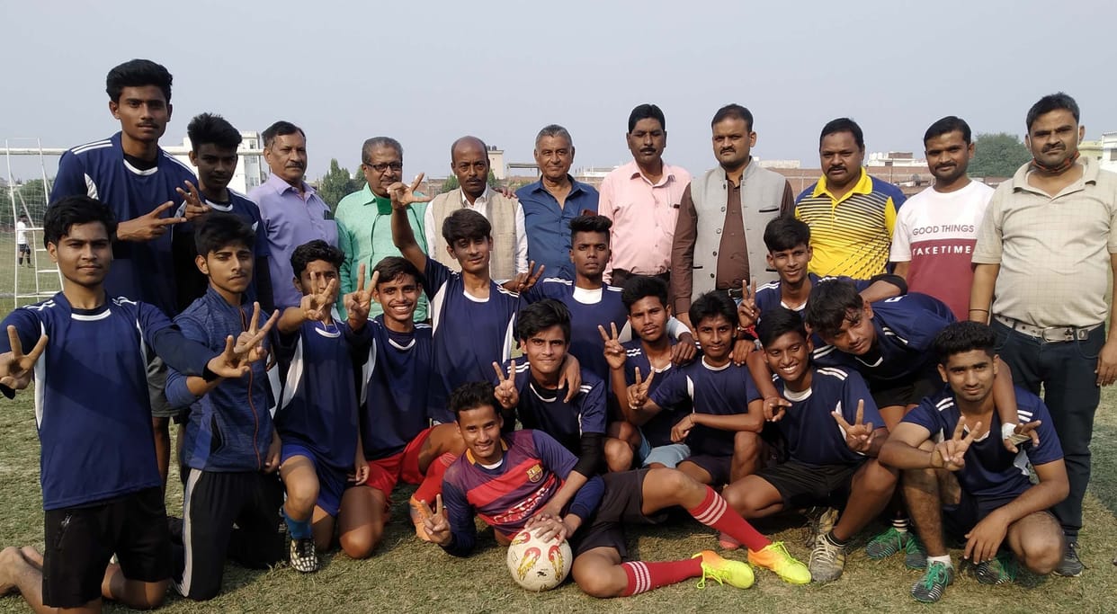 pratapgarh team defeated sultanpur in football match become winner