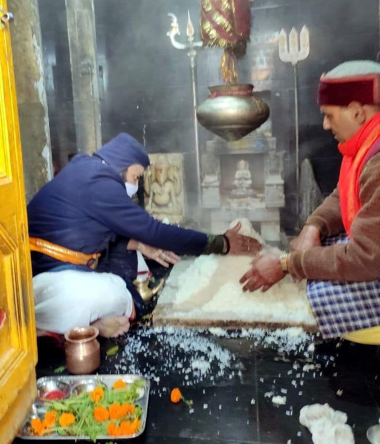 The doors of Adikadereshwar and Shankaracharya temple closed