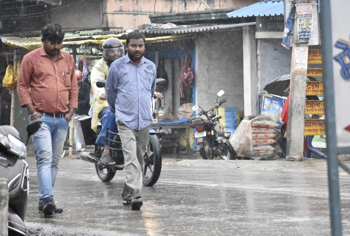 Gorakhpur Weather News Update Today : light rain start with cold wave wind in gorakhpur