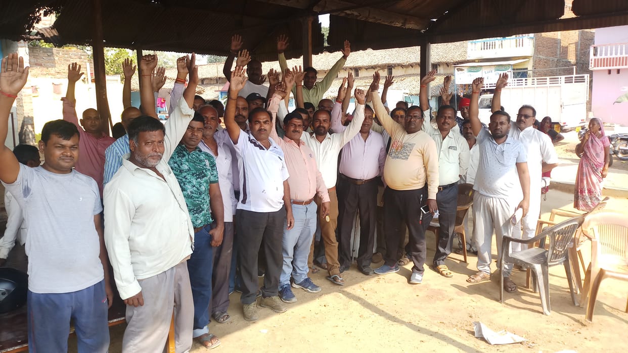 Demonstration to give ownership card of state land