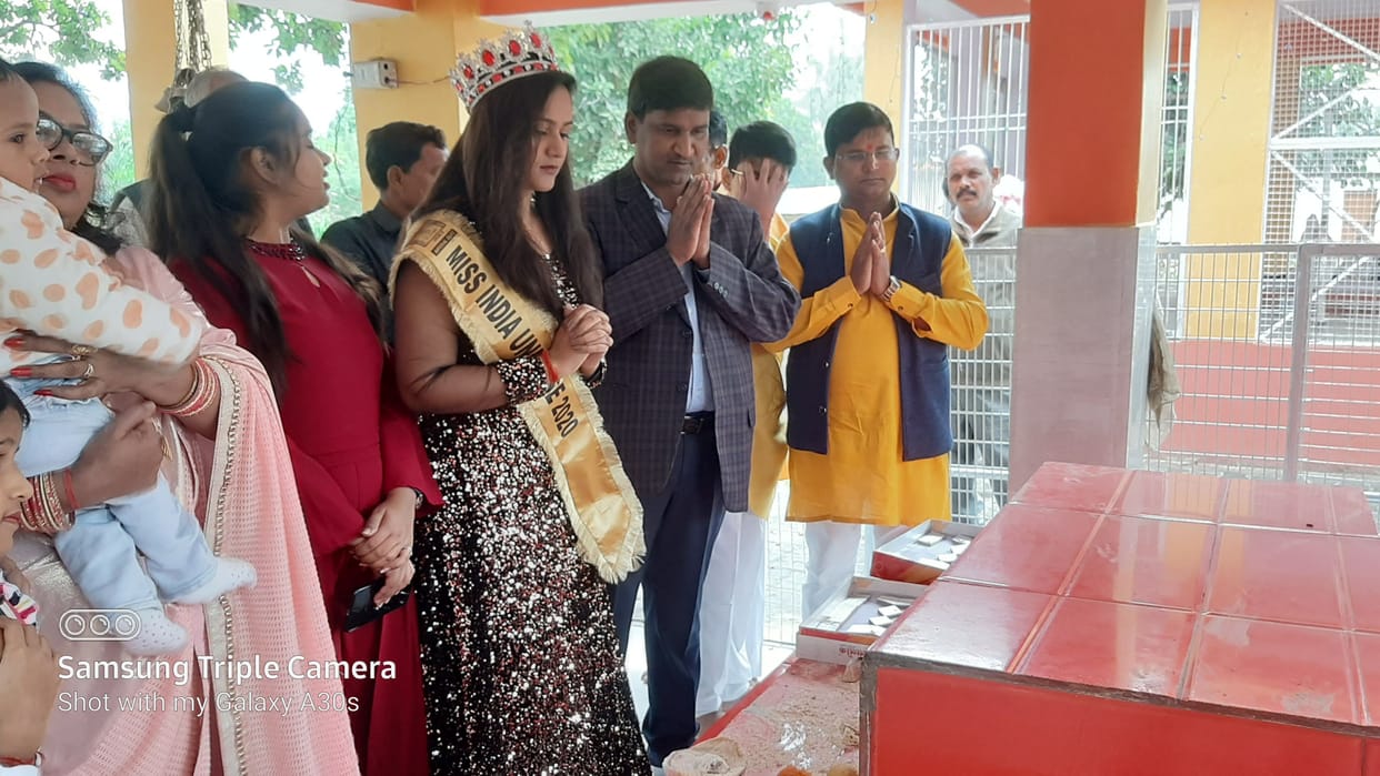 Miss India Universe Vaishnavi prayed on Baba Thani Das's Dhuni