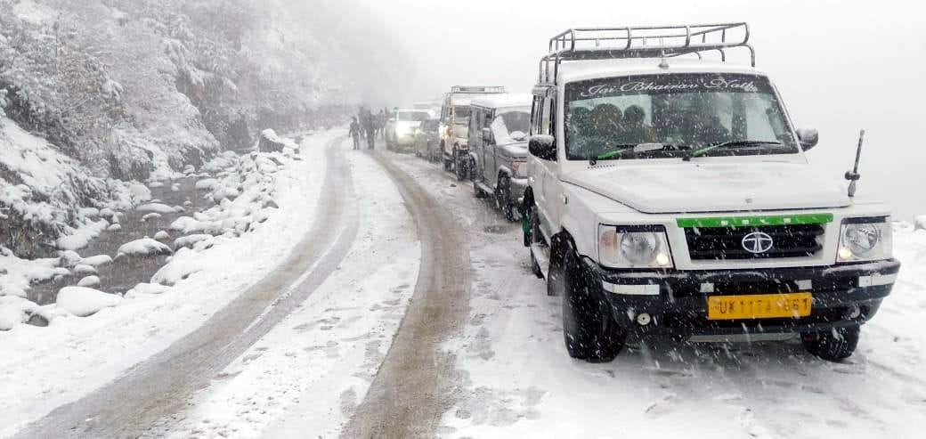 Heavy snowfall occurred in all four Dhams
