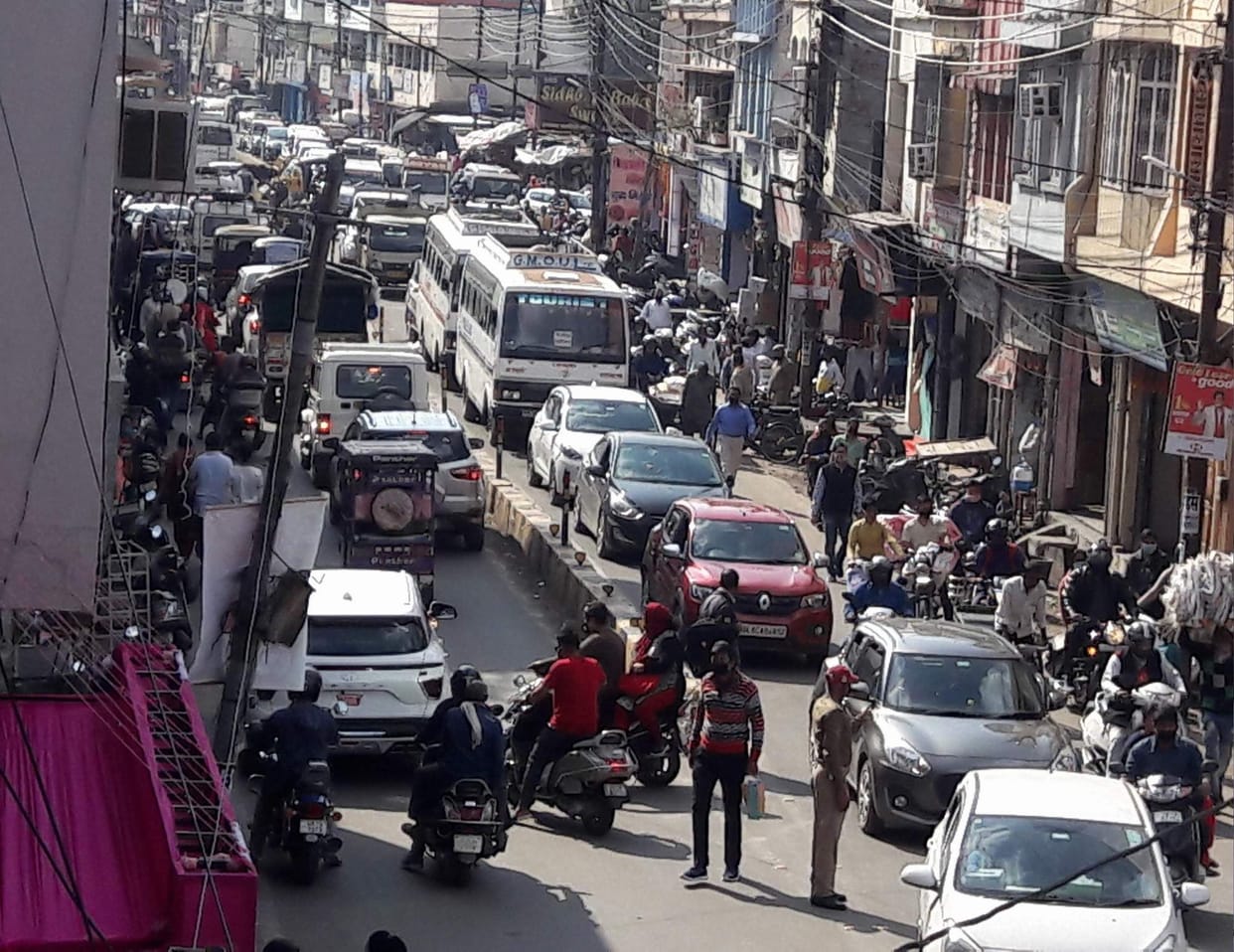 Road jammed, police shed three hours of sweat