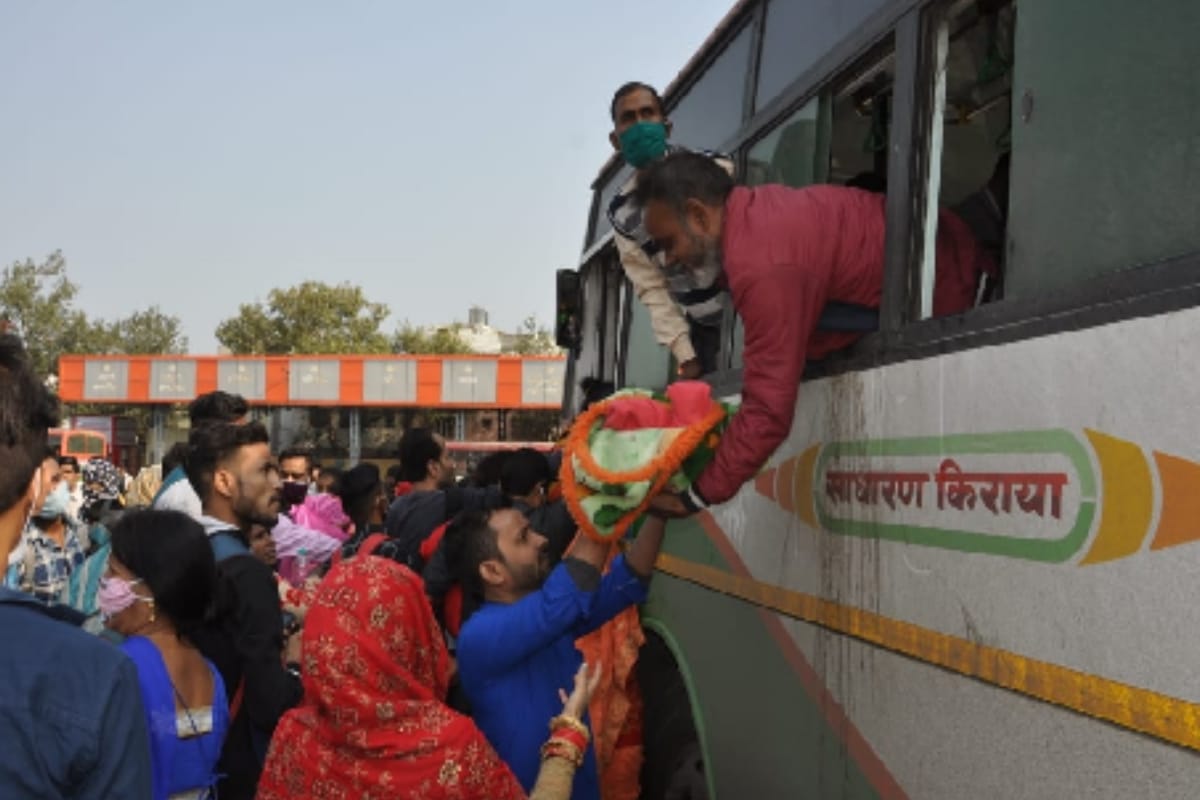 Traveled on the rooftops of buses
