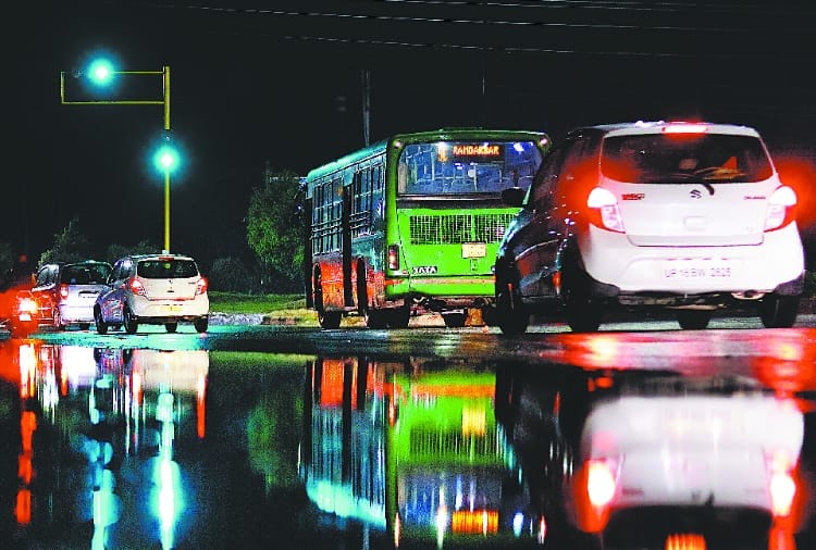 First rain of the season, temperature dropped by eight degrees in Chandigarh