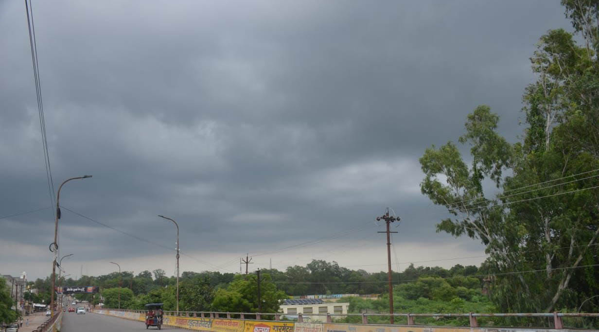 Firecrackers spread pollution, rain and rain washed away