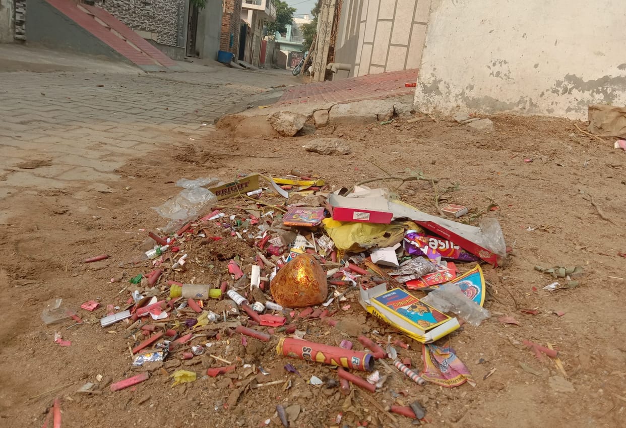 Fireworks on Diwali put poison in fire, pollution at serious level