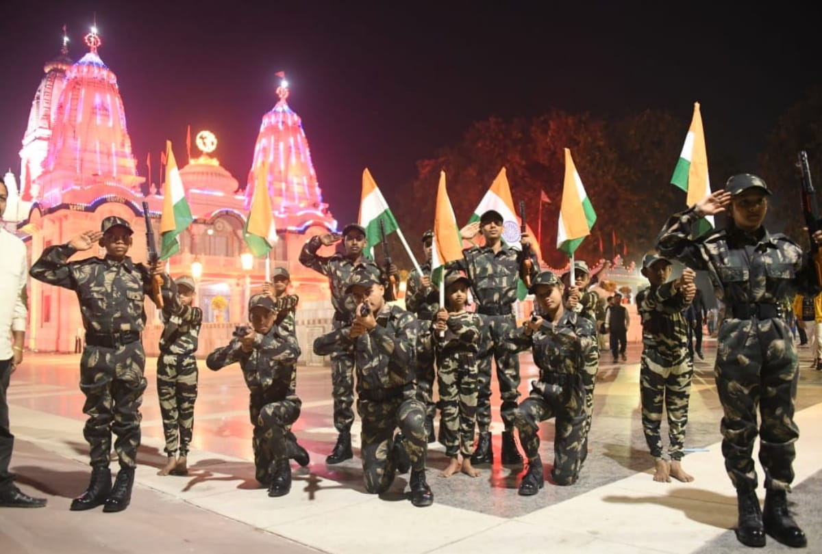 11 thousand lamps lit at bheem sarovar of Gorakhnath temple in memory of martyrs