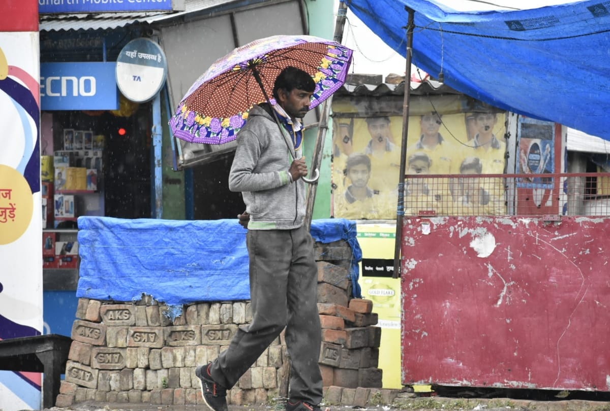 Gorakhpur Weather News Update Today : light rain start with cold wave wind in gorakhpur