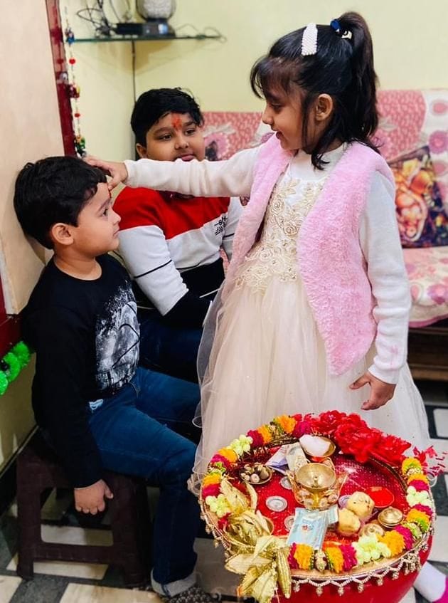 bahanon kee raksha ka sankalp liya