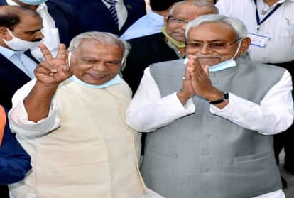 जीतन राम मांझी के साथ नीतीश कुमार