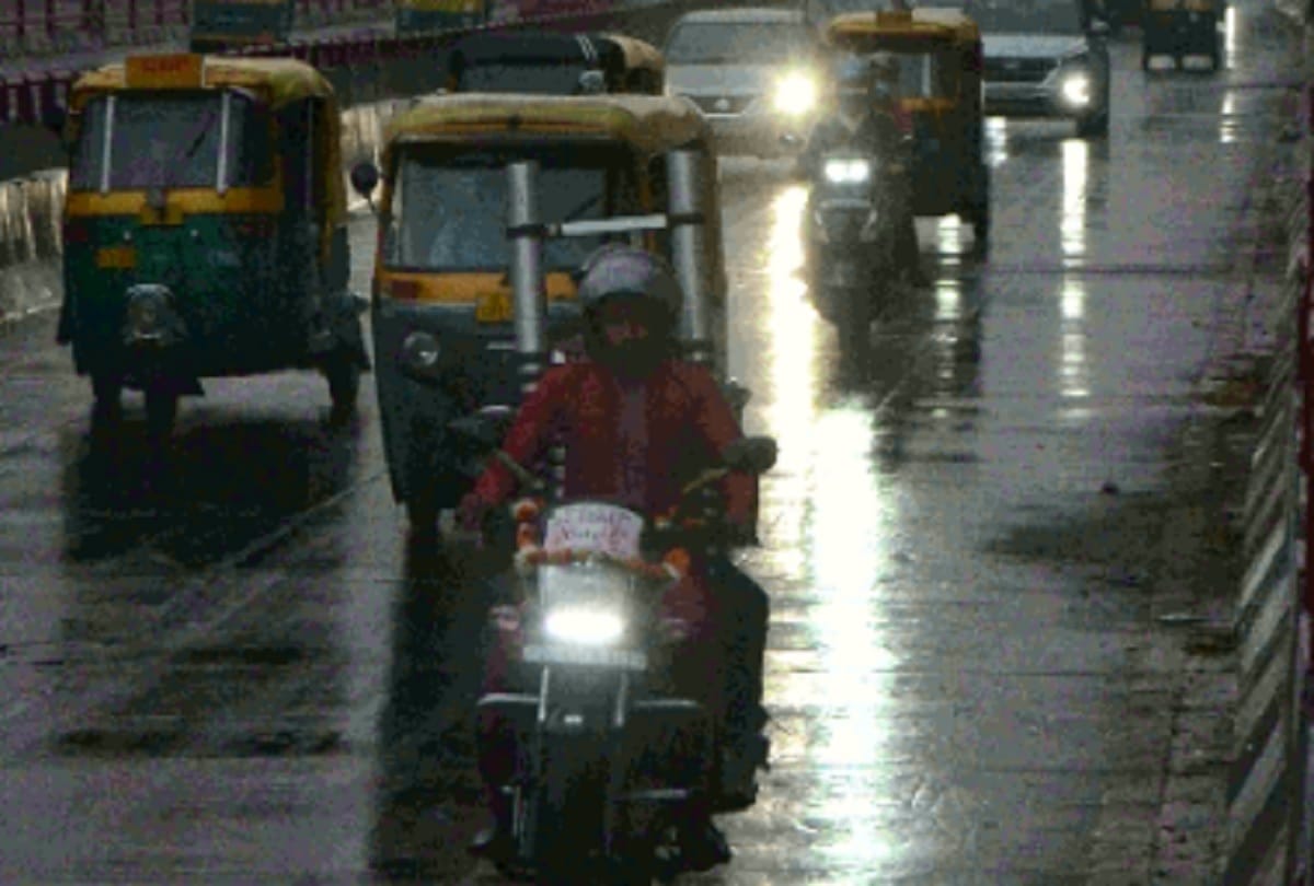 Delhi weather updates rainfall cools down the weather latest temperature and forecast