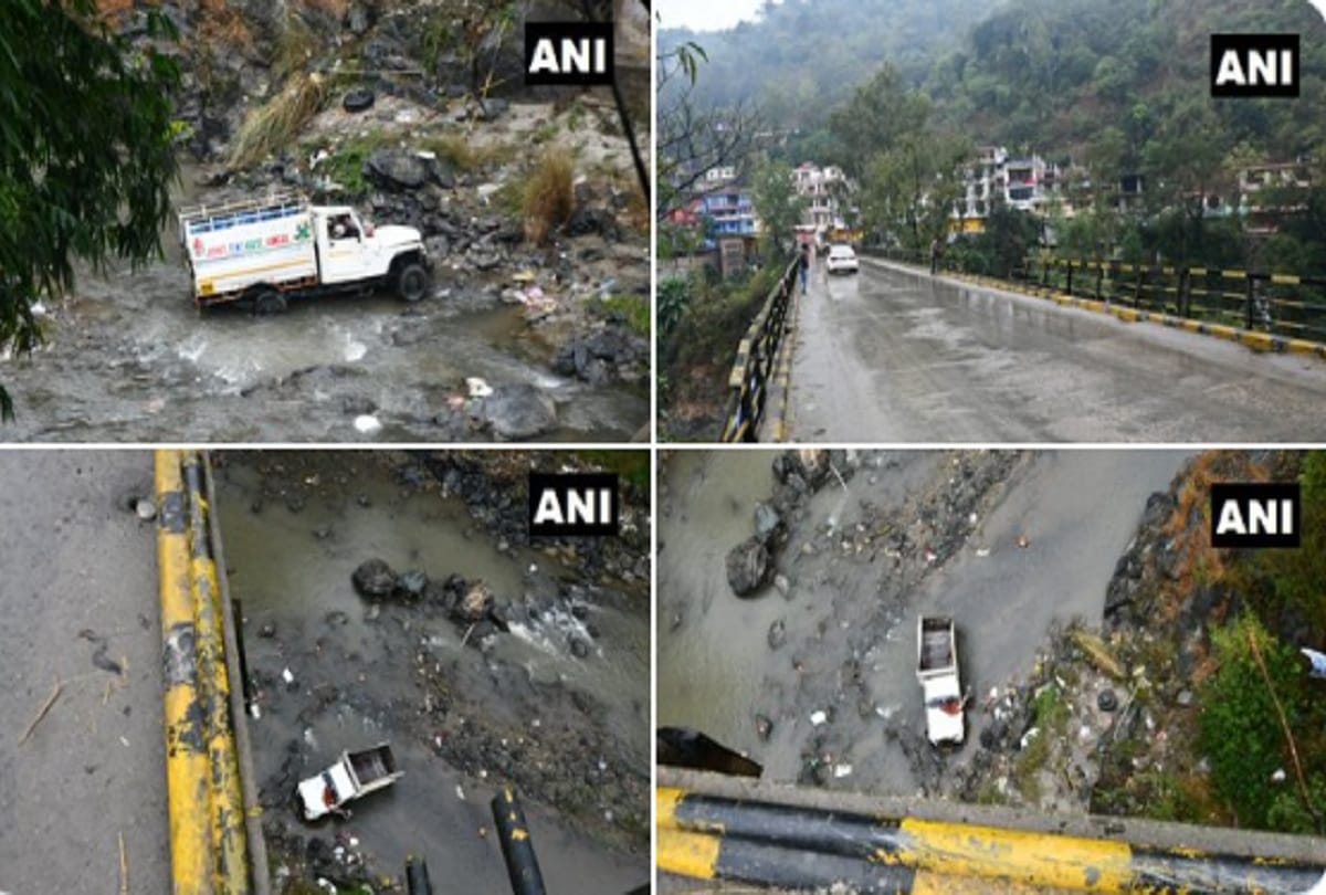 big road accident in Himachal Pradesh Pickup fell in river at Mandi