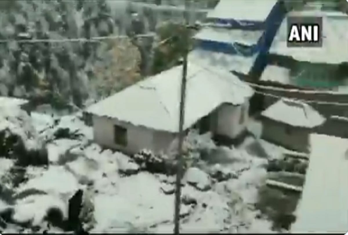 Jammu-Srinagar National Highway closed due to snowfall at Jawahar Tunnel area