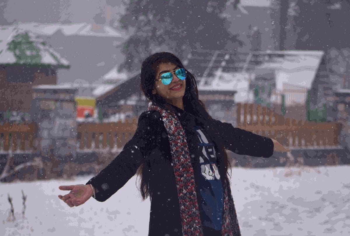 first snowfall occurred in many mountainous areas including Gulmarg-Nathatop, Shivgarh Dhar in jammu and kashmir