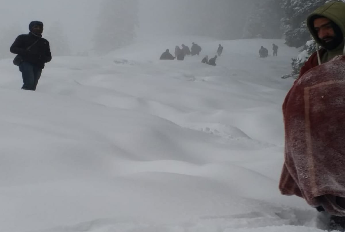 jammu and kashmir Bani-Bhadarwah road closed until April after snowfall
