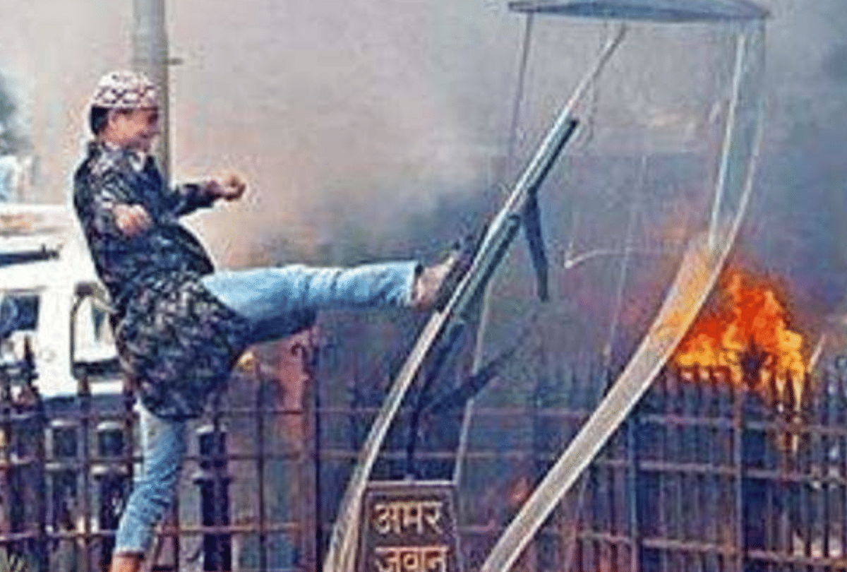 Swara Bhasker trolled after she claims pictures of Azad Maidan riots are photoshopped