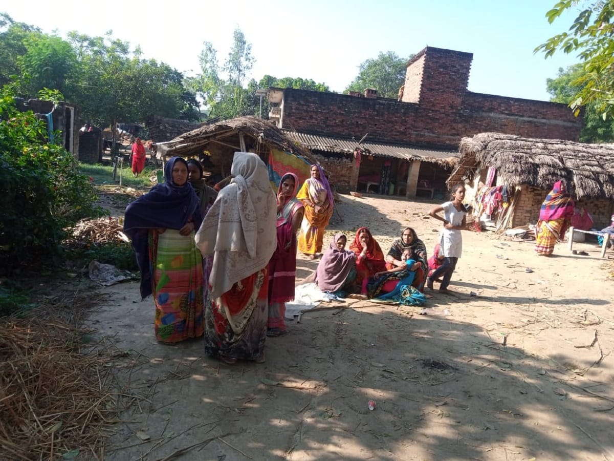 Farmer suicide hanging from tree in azamgarh up