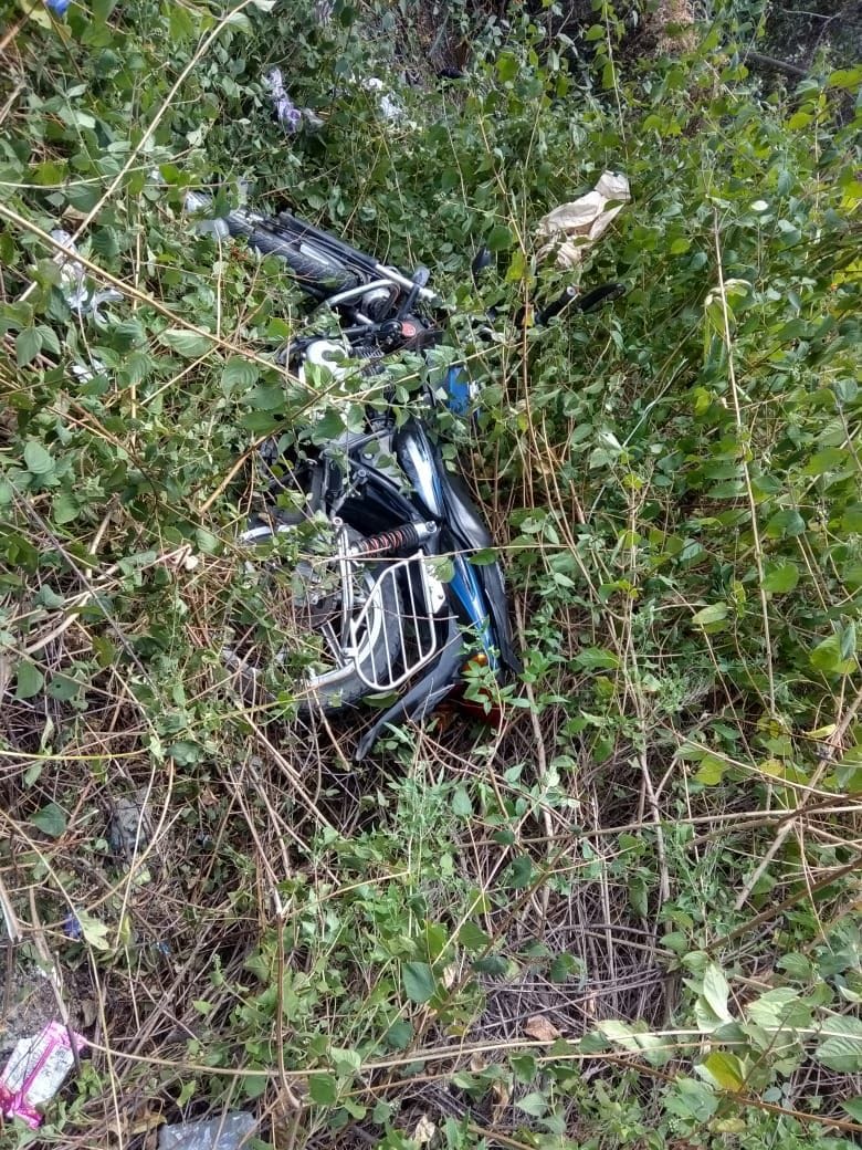 A car going from Delhi to Pithoragarh hit two bikes and a scooty running ahead of them, five injured
