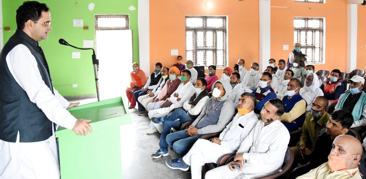 member of parliament meet with worker