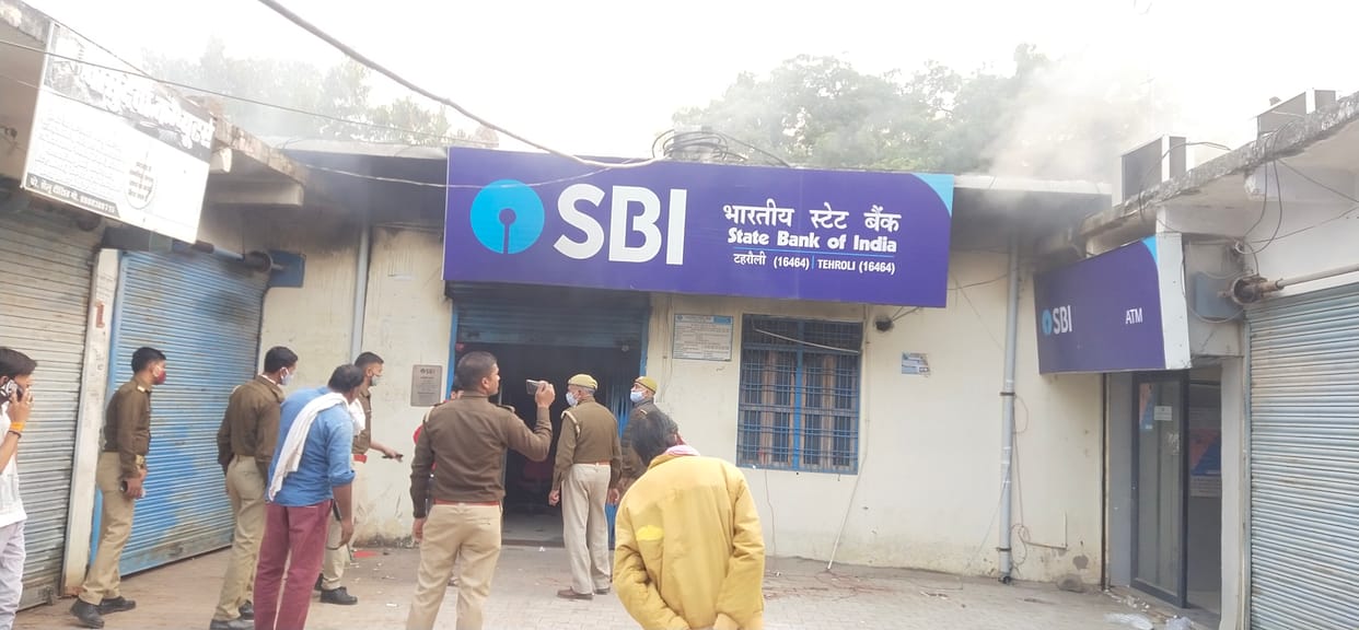 fire in bank, three ac and server room burn