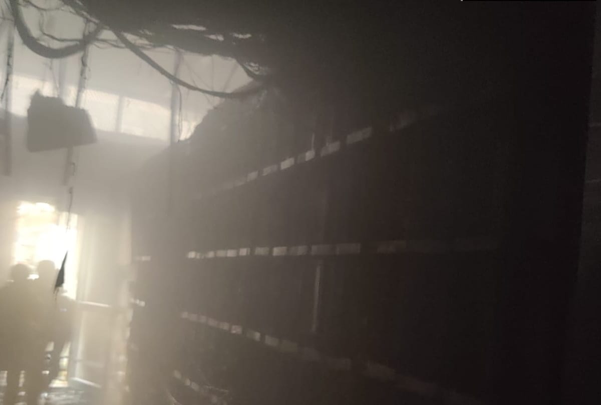 Delhi mtnl building at kidwai bhawan fire out on sixth floor cooling operation underway by 15 fire tenders