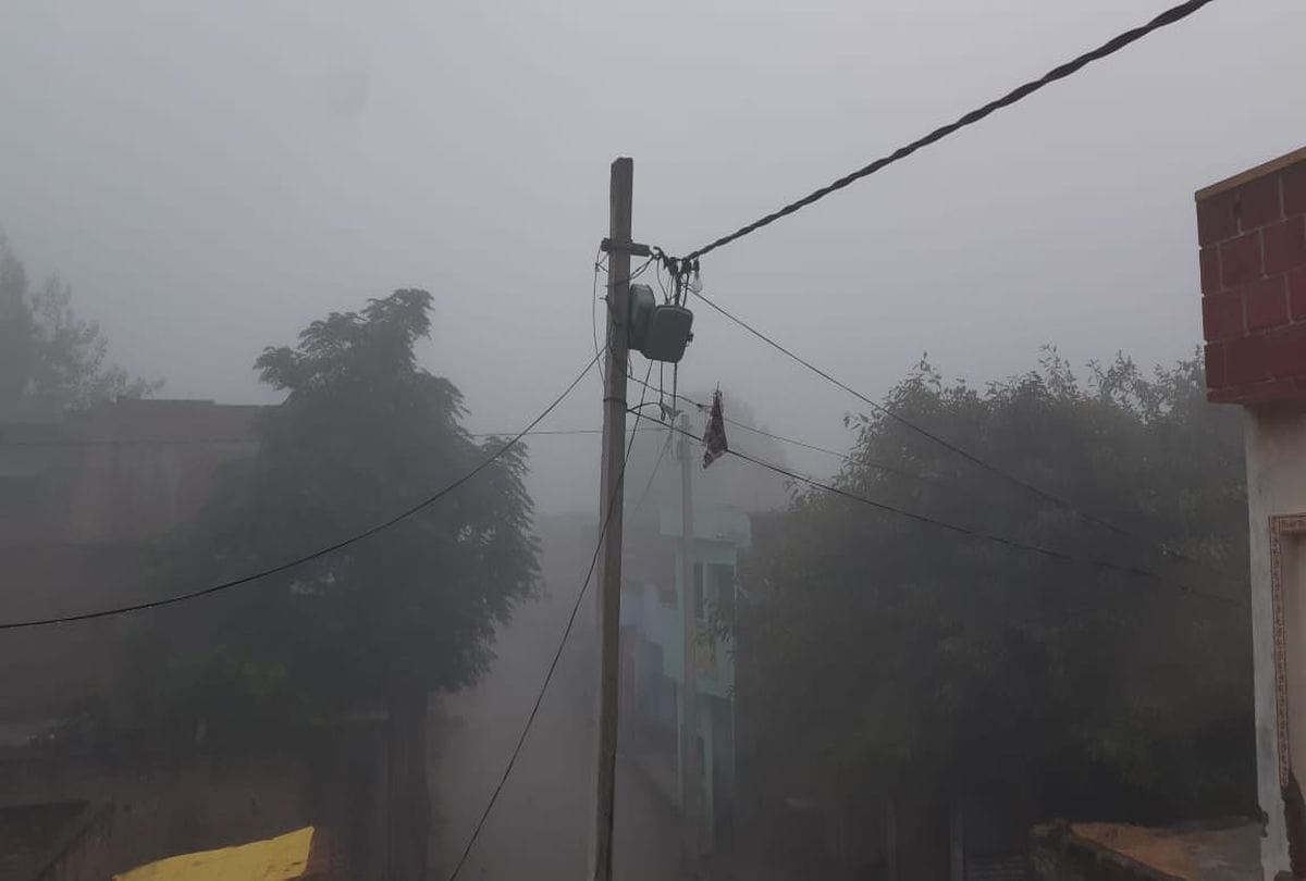 Weather Forecast Update Today in UP Latest News: Weather Forecast Today: First Fog In Braj Traffic Slow On Highway