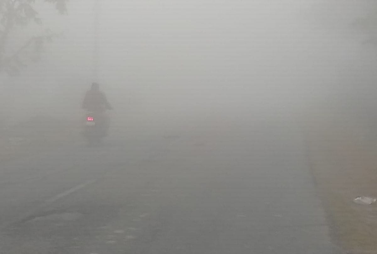 Weather Forecast Update Today in UP Latest News: Weather Forecast Today: First Fog In Braj Traffic Slow On Highway