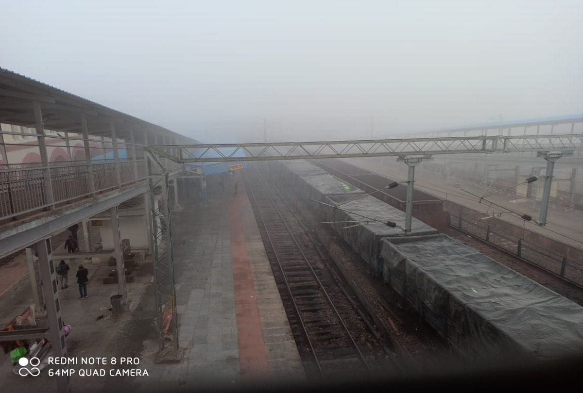 Weather Forecast Update Today in UP Latest News: Weather Forecast Today: First Fog In Braj Traffic Slow On Highway